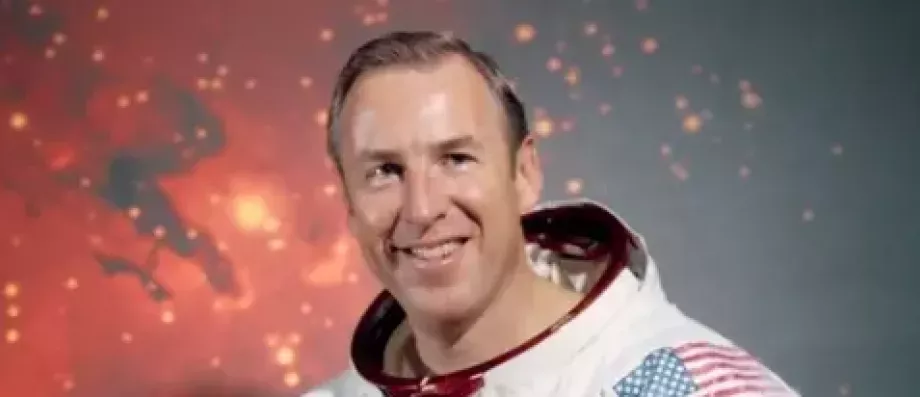 L'astronaute américain Jim Lovell, commandant de la mission Apollo 13 ...