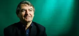 L'écrivain britannique David Lodge, connu notamment pour la trilogie dans laquelle il dépeint avec ironie le milieu universitaire, est décédé à l'âge de 89 ans